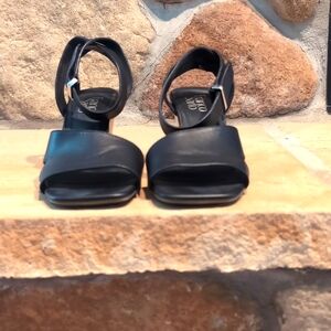 7.5 Franco Sarto Samina